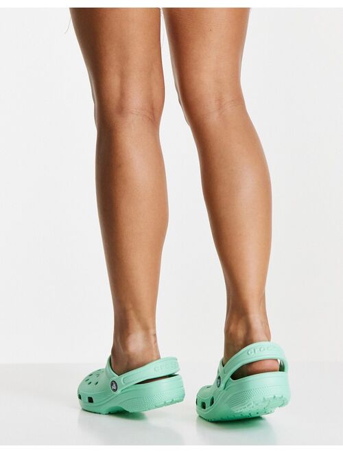 Crocs classic shoes in pistachio