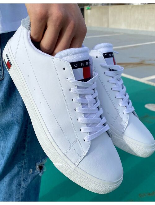 Tommy Hilfiger Tommy Jeans leather low sneakers in white