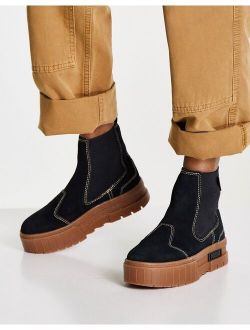 Mayze chelsea boots in black with gum sole