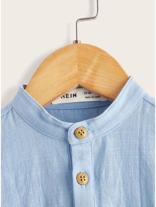 SHEIN Toddler Boys Mock Neck Half Button Patched Pocket Shirt