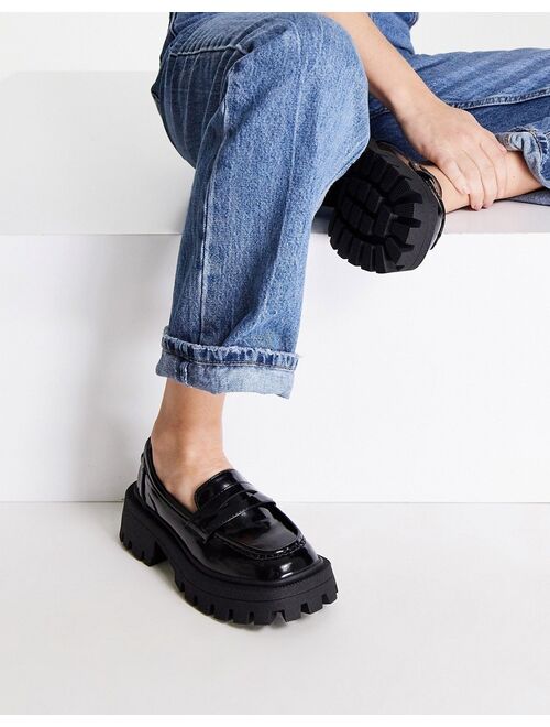 ASOS DESIGN Wide Fit Mulled chunky loafer in black