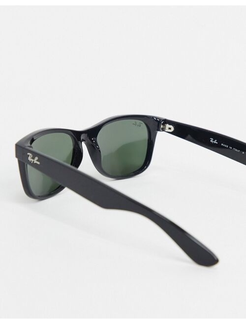 Ray-Ban Wayfarer medium frame sunglasses 0rb2132