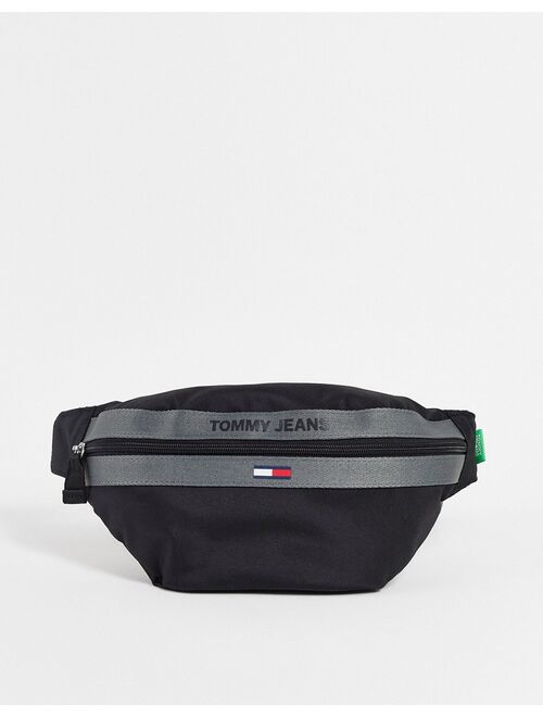 Tommy Hilfiger Tommy Jeans essential fanny pack in black