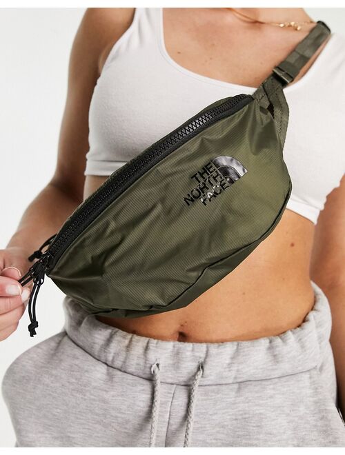 The North Face Flyweight fanny pack in green