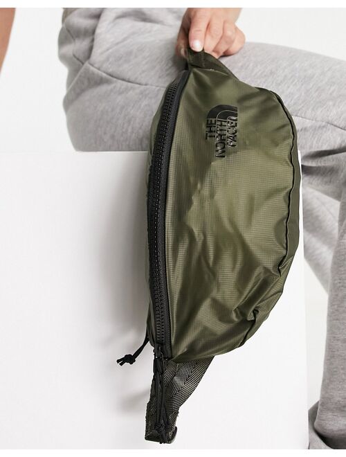 The North Face Flyweight fanny pack in green