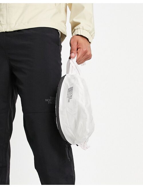 The North Face Flyweight fanny pack in white