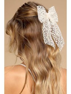 Darling Piece Ivory Embroidered Lace Hair Clip