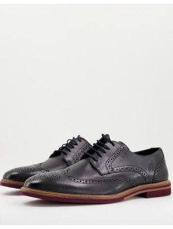 leather brogue in black leather with contrast sole