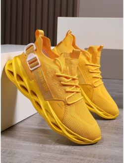 Men Letter Graphic Knit Detail Running Shoes