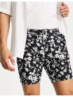 slim chino shorts in dark based floral