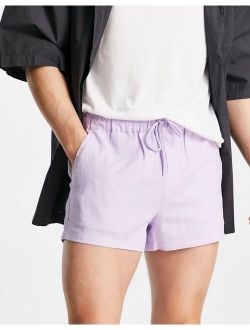 slim shorter shorts in pastel lilac linen mix