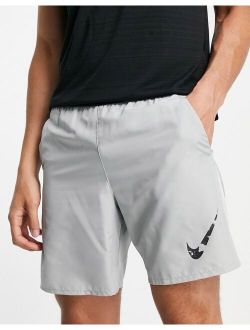 Running Dri-FIT 7-Inch color block shorts in gray