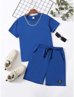 Boys Drop Shoulder Tee & Drawstring Waist Shorts With Chain Necklace
