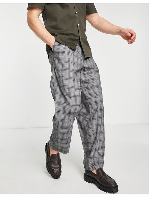 New Look loose fit pleat front smart pants in gray check