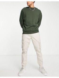 slim fit cargo pants with cuffed bottom in sand