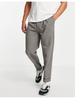 tapered pant in gray