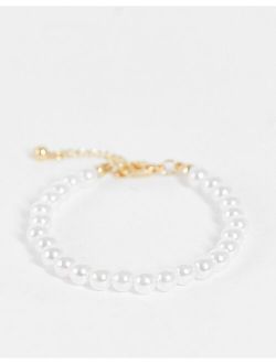 bracelet with 6mm faux pearl in gold tone