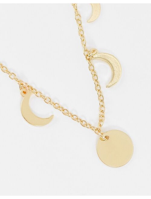 DesignB London Curve DesignB Curve necklace with moon and disc charms in gold tone