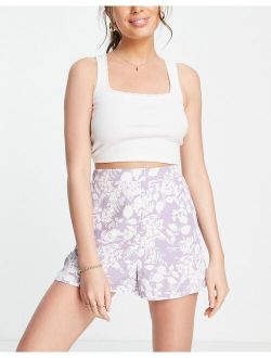 elasticated waist short in lilac floral print