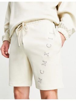 set oversized scuba shorts with Roman numerals embroidery