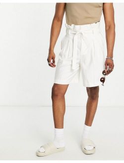 smart wide leg shorts with side tie belt in ecru