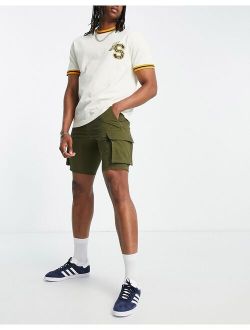 slim fit cargo shorts in green