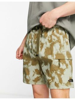 Class V belted shorts in green tie dye