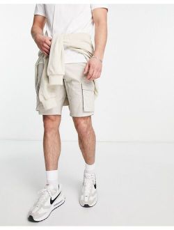 slim fit cargo shorts in beige