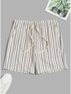 Men Striped Print Drawstring Waist Shorts
