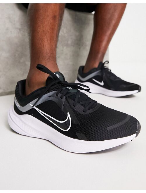 Nike Running Quest 5 sneakers in black