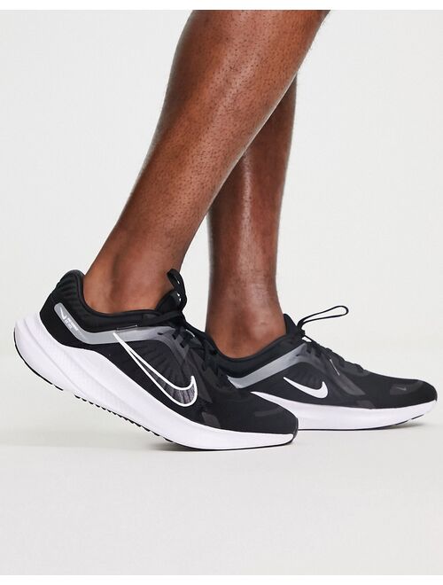 Nike Running Quest 5 sneakers in black