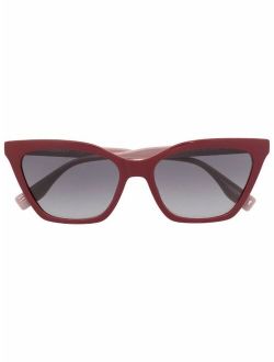 cat-eye frame sunglasses