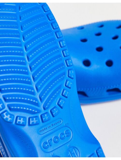 Crocs classic clogs in Cobalt Blue