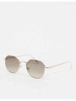 angled round sunglasses in gold with smoke grad lens