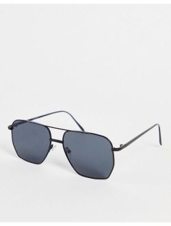 aviator sunglasses with metal frame in black with smoke lens