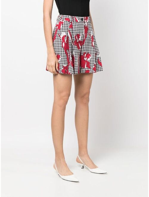 Boutique Moschino floral-houndstooth shorts