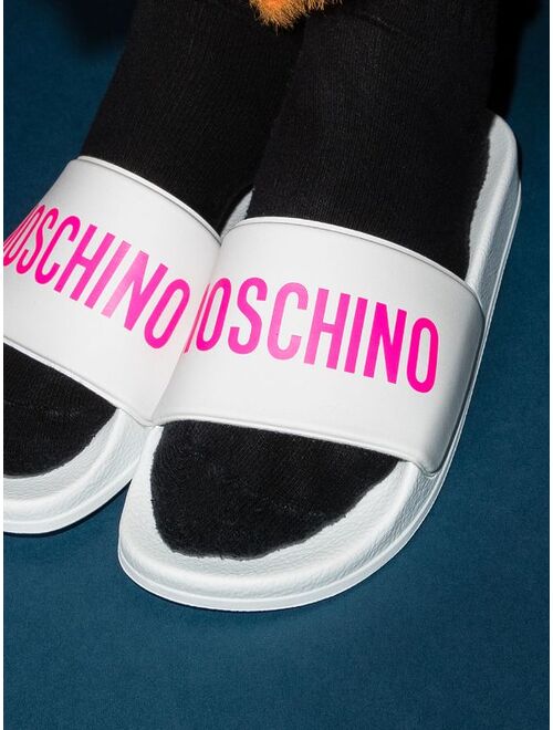 Moschino Kids logo-print flat slides