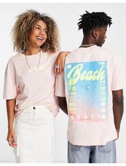 Unisex T-shirt with beach print in light pink