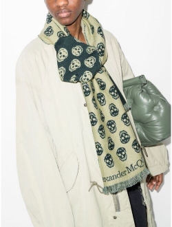 skull-print fringed-edge scarf