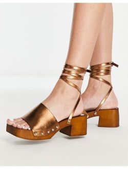 Willa mid heel clogs with tie in bronze