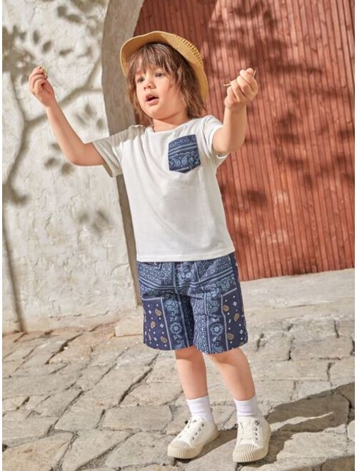 SHEIN Toddler Boys Paisley Print Patched Pocket Tee Shorts
