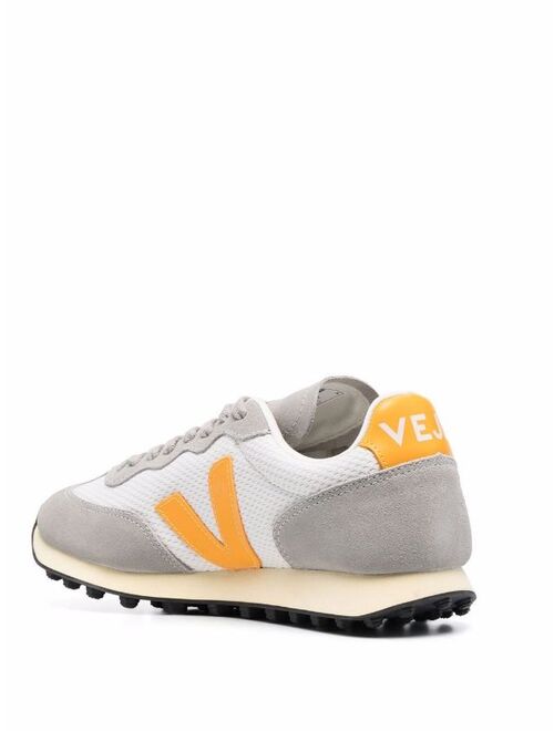 VEJA logo-patch low-top sneakers