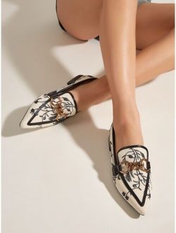 Canvas Floral Embroidered Chain Decor Point Toe Flat Loafers