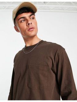 long sleeve pocket T-shirt in brown