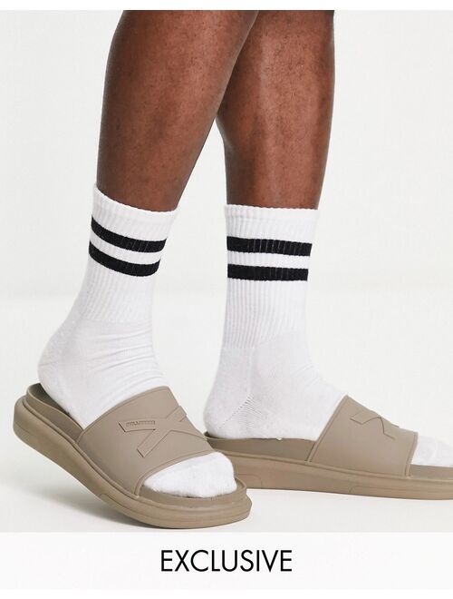 Pull&Bear chunky footbed slides in beige