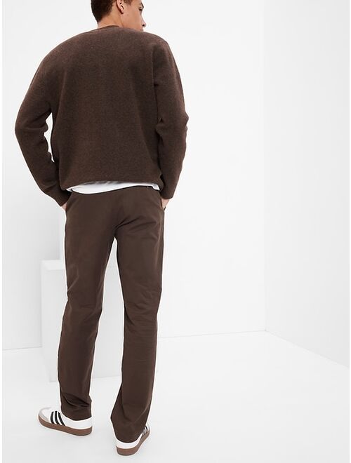 Modern Khakis in Relaxed Fit with GapFlex