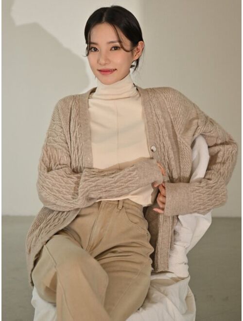 DAZY High Neck Thumb Holes Tee