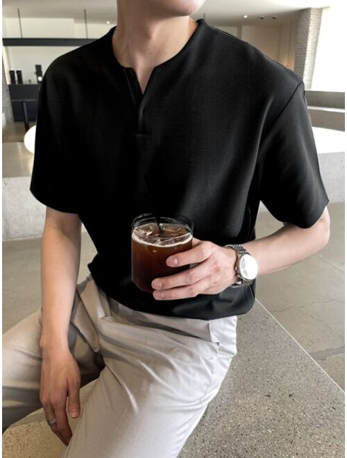 DAZY Men Notched Neckline Solid Tee
