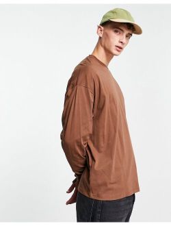 long sleeve oversized t-shirt in brown