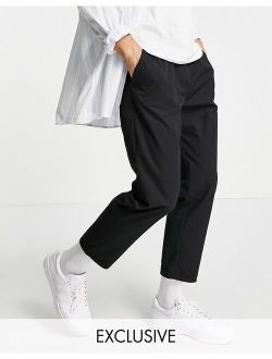 inspired cropped relaxed pant in black